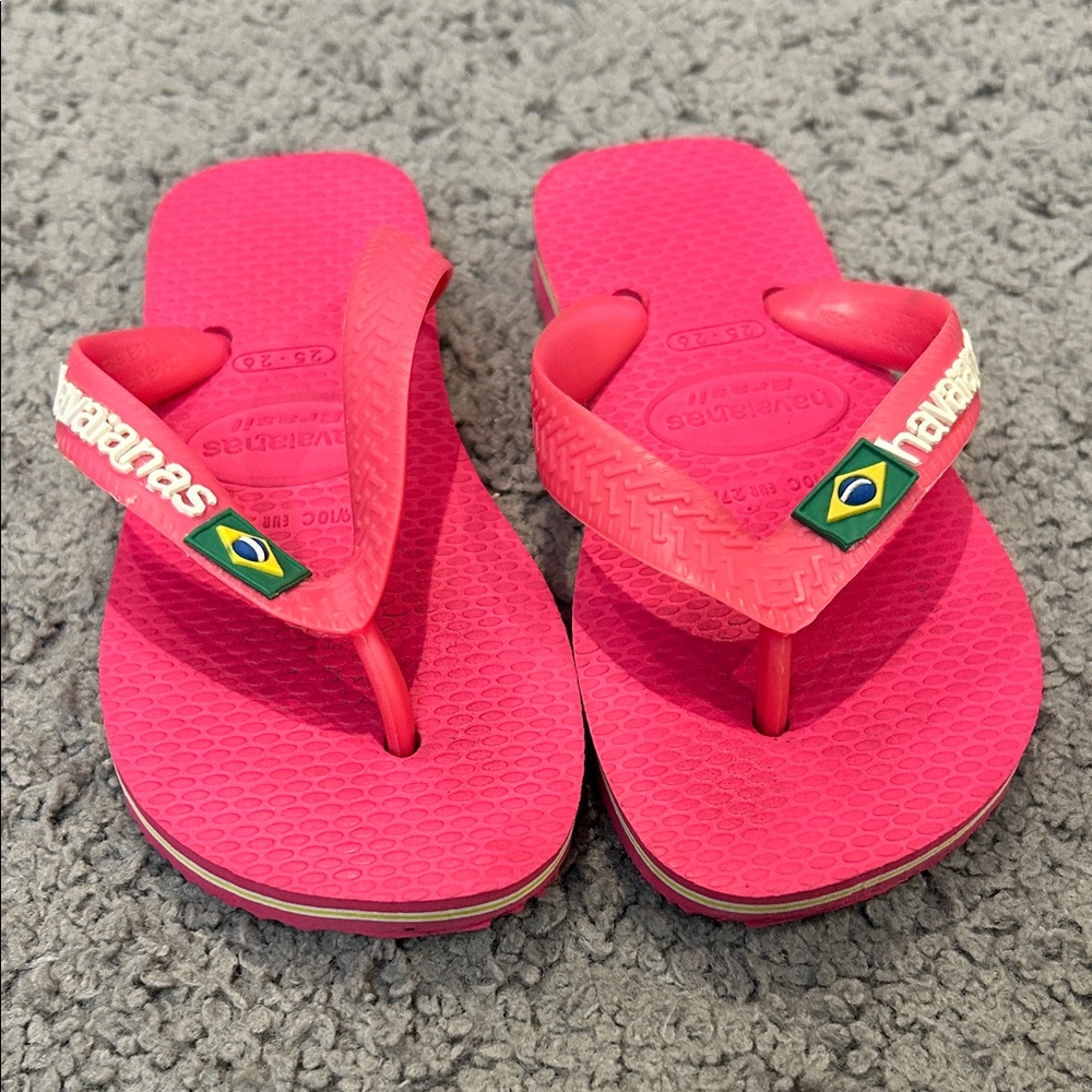 Havaianas Vibrant Pink Sandals with Flag Accent